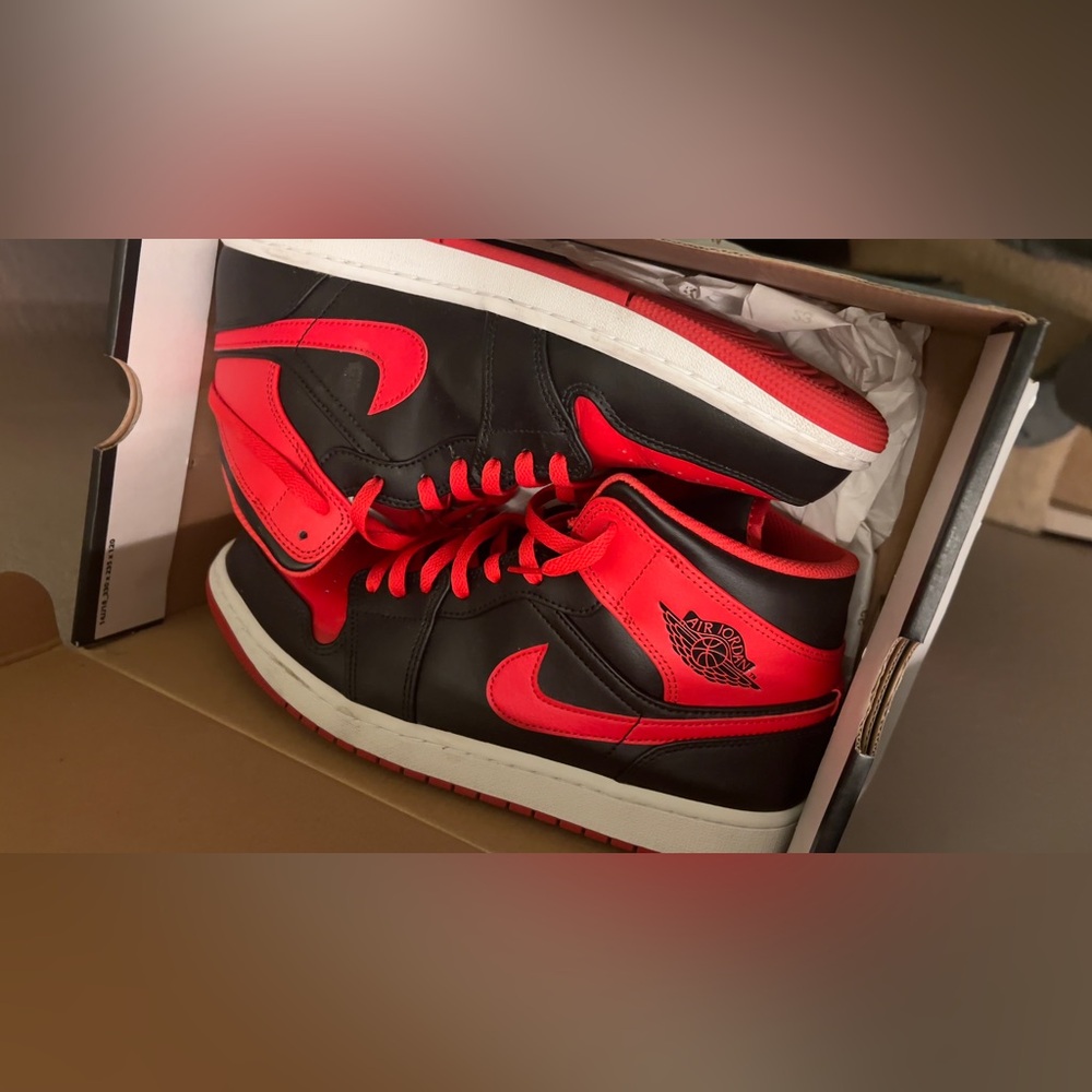 Jordan 1 Mid